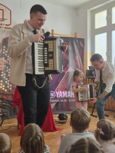 e784a956-40da-4d66-9045-99aeb8d3c890